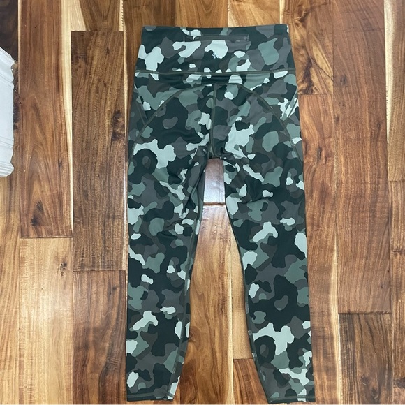 Athleta Lightning Camo 7/8 Tight in SuperSonic in Mountain Olive - Picture 5 of 12